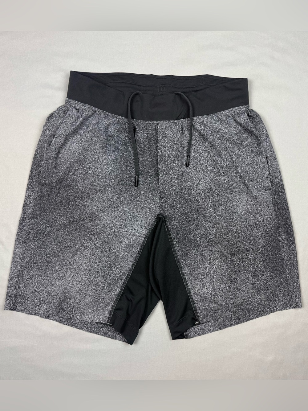 Lululemon Mens T.H.E Lined Shorts Sz Medium x 9” Inseam Dark Grey Pinweave B1 - Picture 1 of 9